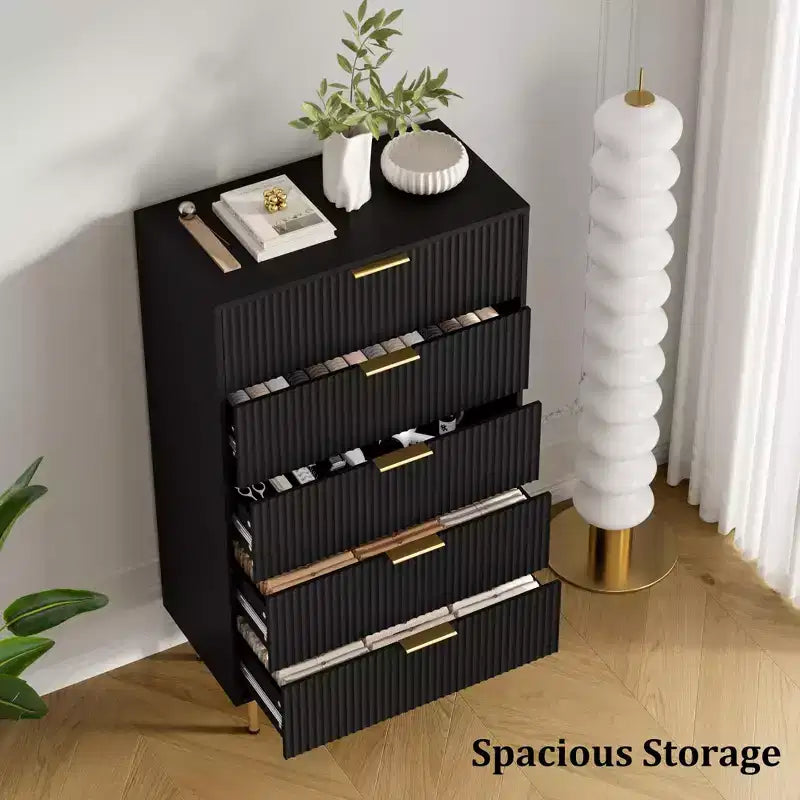 Cassettiera scanalata a 5 cassetti con piano effetto marmo, nero/rovere/bianco, portaoggetti per camera da letto singola
