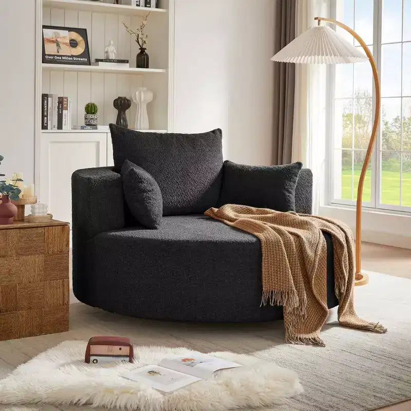 Poltrona rotonda girevole per 3 persone nei colori beige, nero, grigio e verde