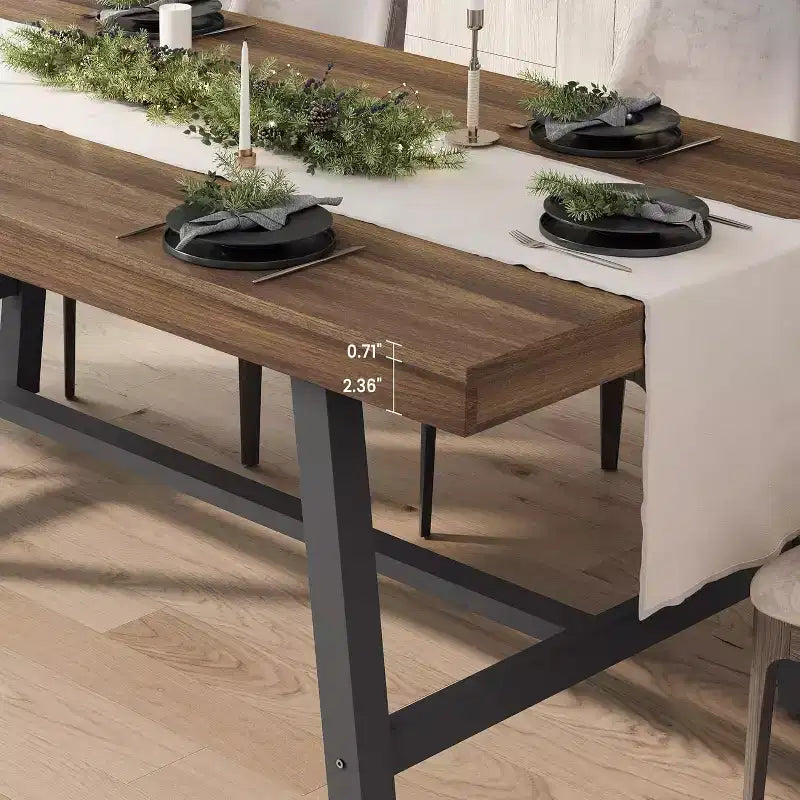Tavolo da pranzo rettangolare da 63", marrone/grigio/color legno, piano in legno e struttura in metallo, 4-6 posti a sedere