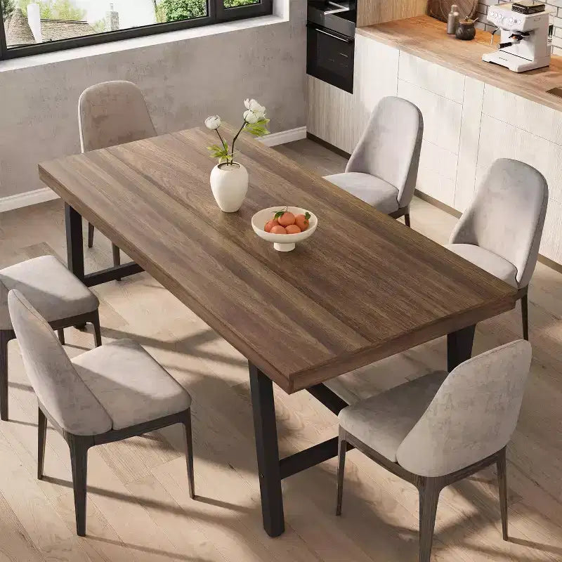 Tavolo da pranzo rettangolare da 63", marrone/grigio/color legno, piano in legno e struttura in metallo, 4-6 posti a sedere