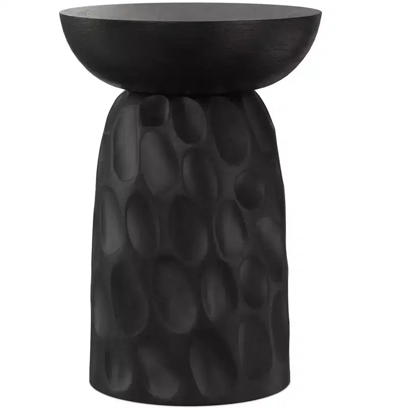 Tavolino accentato contemporaneo Willis da 13 pollici in legno di mango massiccio con intaglio a V, colore nero, assemblato