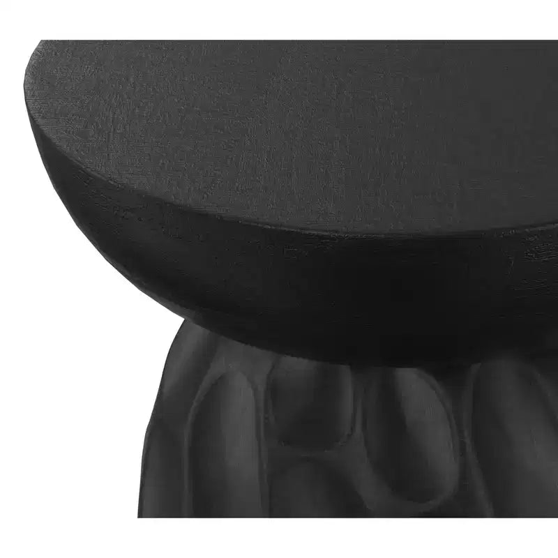 Tavolino accentato contemporaneo Willis da 13 pollici in legno di mango massiccio con intaglio a V, colore nero, assemblato