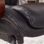 Sedia da ufficio girevole ergonomica nera, altezza regolabile, struttura in legno, 1 posto