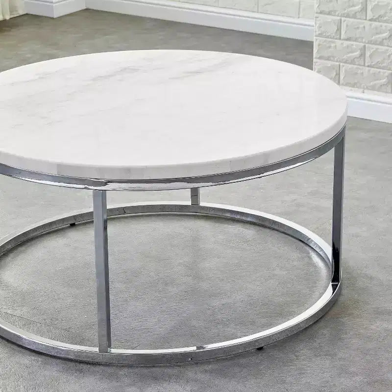 Tavolino rotondo da caffè – piano in marmo bianco, base cromata color argento, stile moderno